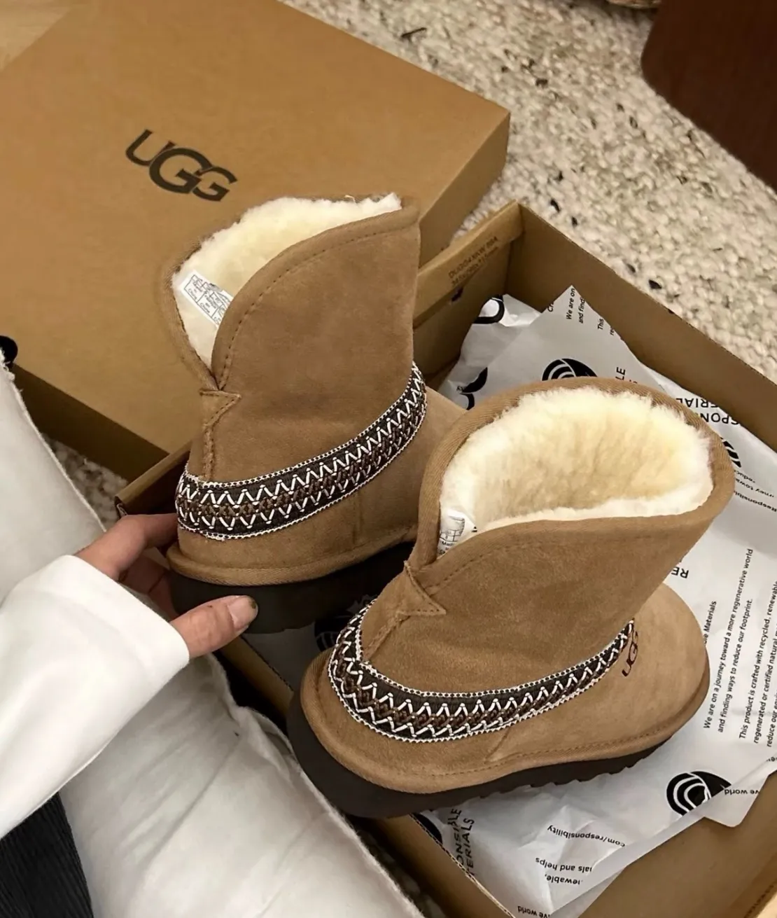 Local 💰520 UGG new moon model has arrived. The most convenient snow boots to put on and take off. Size 3536 37 38 39 40#